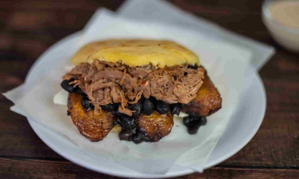 Arepa de Pabellón.